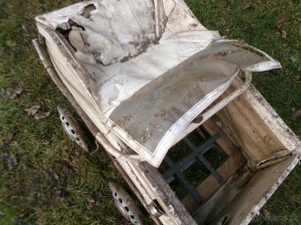 prodám starý kočárek zn.LIBERTA Mělník a další..... Starý dě - 4