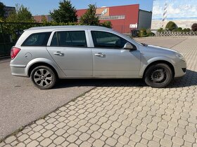 Prodám Opel Astra kombi 1,7 CDTi 81kW, rok 2010 - 4