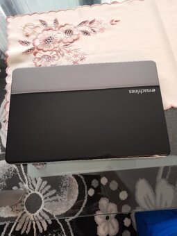 Prodam starši funkčni notebook Emachines E640 s win 10 - 4