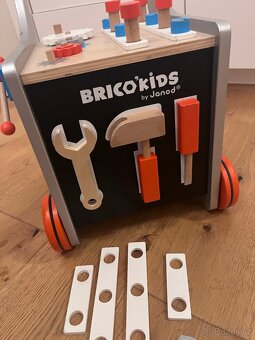 BricoKids Chodítko a vozík s nářadím Janod - 4