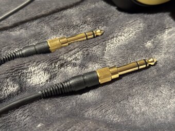 AKG K121 Studio headphones - 4