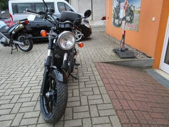 Triumph Bonneville - 4