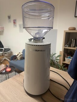 Nuova Simonelli MDXS on demand - mlýnek - 4