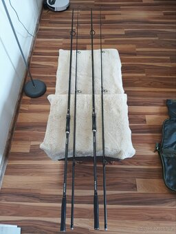 Prodám dva pruty Mivardi G50 carp - 4