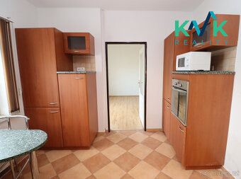 RD 6+2, zahrada, pozemek 734 m2, zateplení, garáž, Karlovy - 4