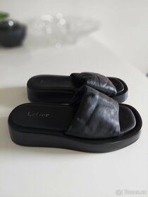 Černé kožené pantofle - 4