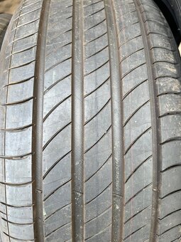 Pneu 235/45/20 Michelin - 4