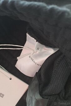 GIVENCHY TEPLAKY 10 - 4