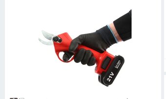 Aku zahradní nůžky 2 x baterie 21V ( bezůhlikový motor) - 4