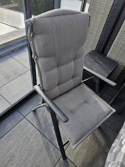 4x zidle kovova seda a potahem, mozno i 2x stul - 4