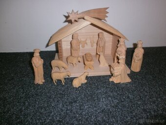Ručně vyřezávaný dřevěný betlém 14a1 - 4