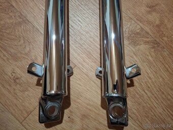 Jawa kývačka spodky předních vidlic - 4