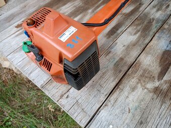 Křovinořez Husqvarna 235 R - 4