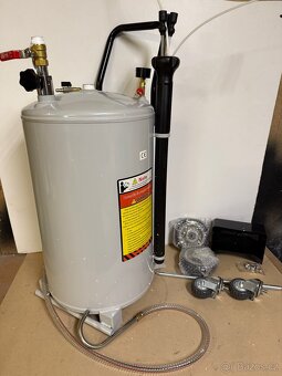 Pneumatická odsávačka oleje 80l - 4