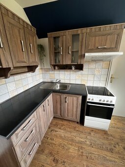Kuchyňská linka 130×160 cm se dřezem, sporákem a digestoří - 4