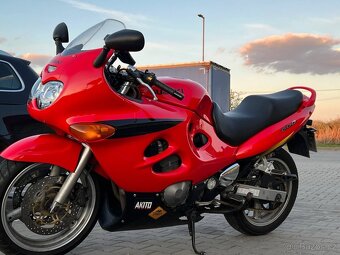 Suzuki gsx600f - 4