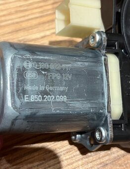 Motorek ovládání okna Levý 5Q0959801B Škoda, VW, AUDI, SEAT - 4