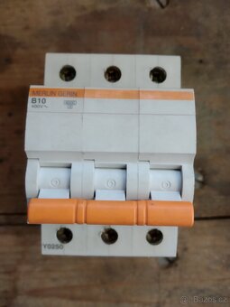 elektroinstalační materiál - 4