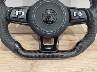 VOLKSWAGEN VOLANT KARBON - PERFOROVANA KOŽA - BIELE ŠITIE - 4