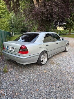 Mercedes-Benz W202 C240 V6 - 4