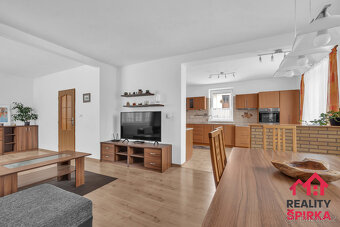 Prodej domu 4+1 s garážemi a pergolou, pozemek 870 m2, Staré - 4