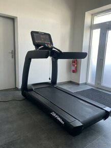 Life fitness Discover SE black- repasovaný - 4