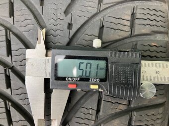 Prodám zimní pneu 215/70R16Michelin - 4