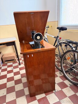 Šicí stroj Lada - 4