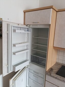 Kuchyňská linka lesklá s lednicí - 4