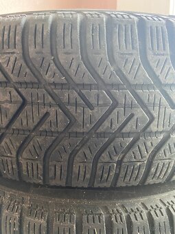 Prodám zimní pneumatiku Pirelli 195/65 R15 - 4