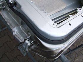 Prodám pravé přední a zadní dveře na Ford Fusion 2004 - 4