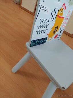 Dětský stolek a 2 židle - 4