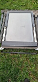 Velux Střešní okno Plastové okno - 4