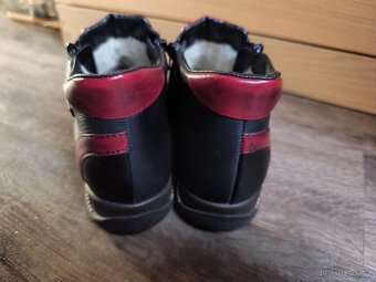 Teplé kožené vínovočerné boty RIEKER v.38-top stav - 4