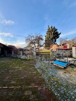 Investice - Dům 370m2 vhodný k výstavbě 4 bytových jednotek - 4