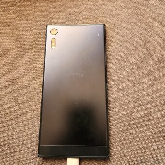SONY XPERIA XZ F8331 - 4