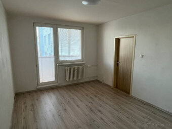 Byt 2+kk, 42m2, Bruntál, lodžie. Po rekonstrukci. - 4