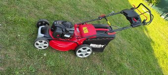 Benzínová sekačka s pojezdem motor briggstratton 140ccm - 4