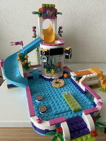 Lego Friends 41313 Letní bazén v Heartlake - 4