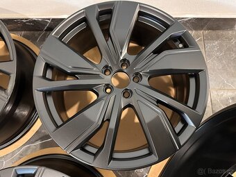 origina sada Volvo XC40 Electro r20 32243376 - 4