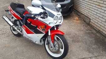 Suzuki GSXR 750 - 4