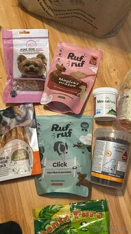 Pamlsky + oblečení pro psa - 4