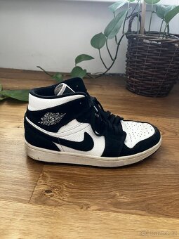 Air Jordan 1 Mid (černo-bílé) - 4