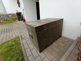 Prodám krásnou zachovalou vojenskou truhlu. - 4