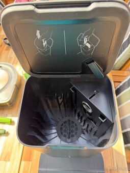 Robotický vysavač iRobot Roomba S9+ 9558 černý - 4