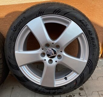 5x112 R17 7J ET48 + 225/45 R17 letné - 4