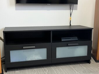 Tmavý nábytek Ikea - 4