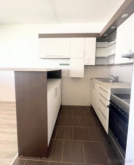 Pronájem zrekonstruovaného bytu 2+kk o velikosti 43 m2 ve Cv - 4