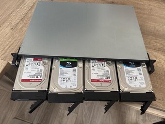 Synology RS816 + 4x 8TB HDD - 4
