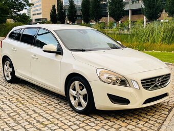 Volvo V60 2.0D 120KW 5VÁLEC MANUÁL CITY SAFETY BLUETOOTH - 4